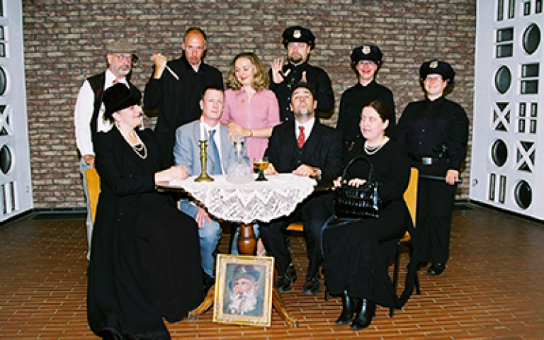 Arsen und Spitzenhäubchen